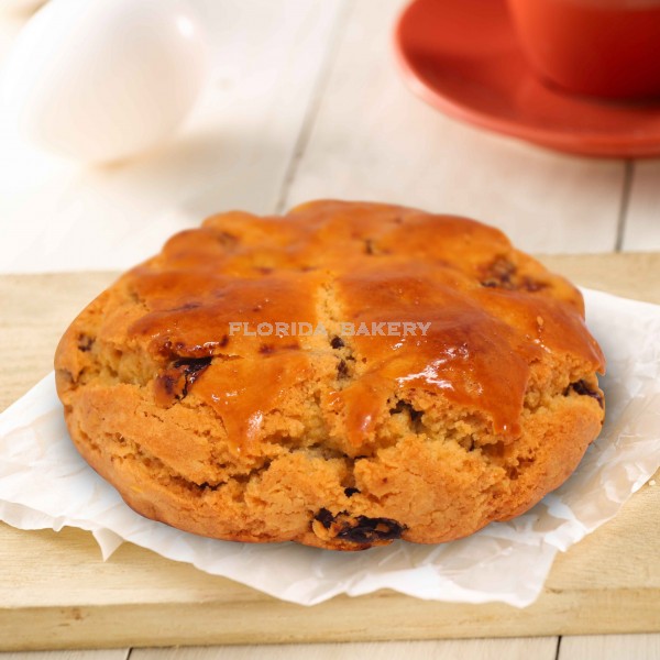 Giant Raisin Scone