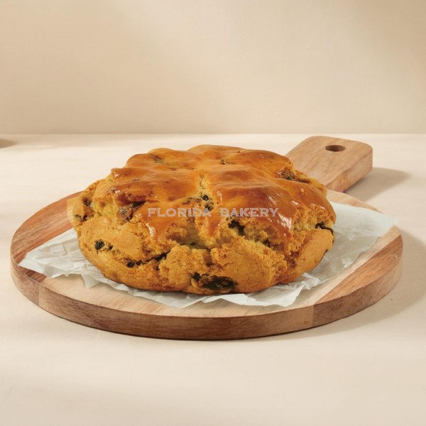 Giant Raisin Scone
